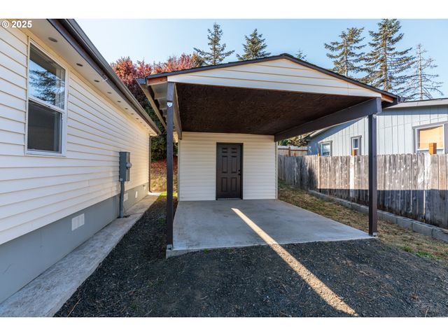 29590 FIR St, Rainier, OR 97048