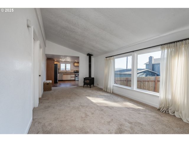 29590 FIR St, Rainier, OR 97048