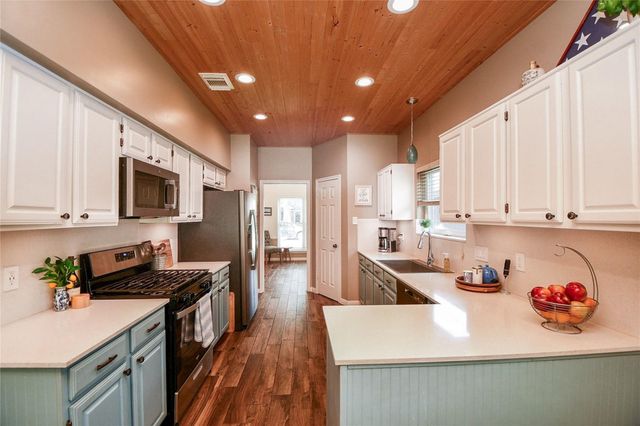 16022 Surrey Woods Drive, Friendswood, TX 77546