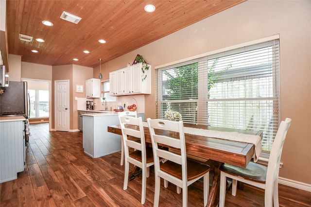 16022 Surrey Woods Drive, Friendswood, TX 77546