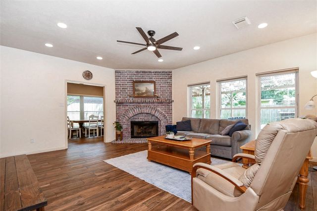 16022 Surrey Woods Drive, Friendswood, TX 77546