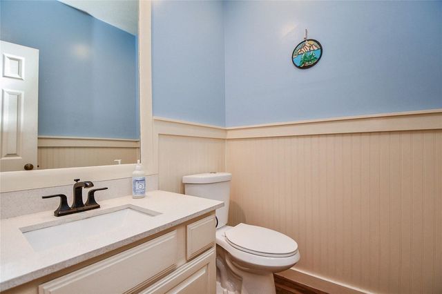 16022 Surrey Woods Drive, Friendswood, TX 77546