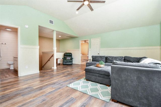 16022 Surrey Woods Drive, Friendswood, TX 77546