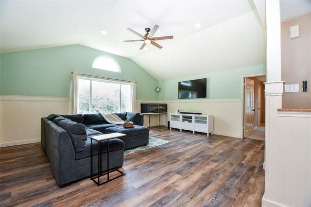 16022 Surrey Woods Drive, Friendswood, TX 77546