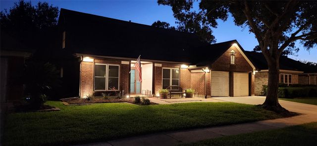 16022 Surrey Woods Drive, Friendswood, TX 77546