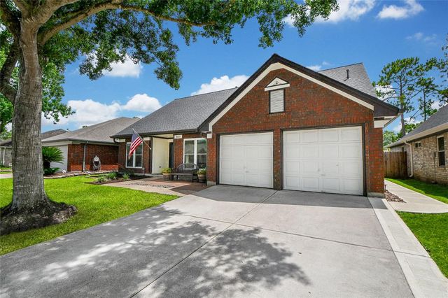 16022 Surrey Woods Drive, Friendswood, TX 77546