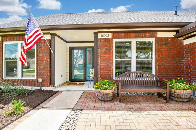 16022 Surrey Woods Drive, Friendswood, TX 77546