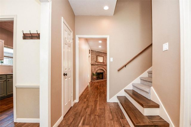 16022 Surrey Woods Drive, Friendswood, TX 77546