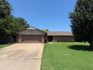 1809 W Aqua Clear Drive, Mustang, OK 73064