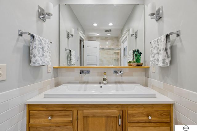 2445 Park Avenue, Lincoln, NE 68502