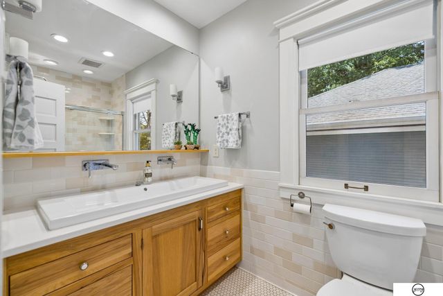 2445 Park Avenue, Lincoln, NE 68502