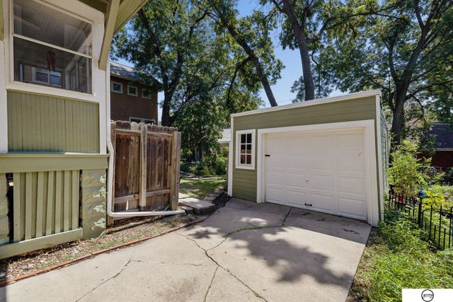 2445 Park Avenue, Lincoln, NE 68502