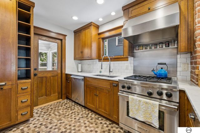 2445 Park Avenue, Lincoln, NE 68502