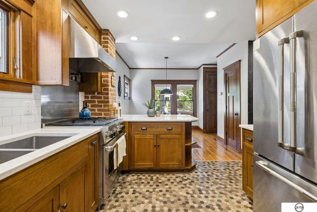 2445 Park Avenue, Lincoln, NE 68502