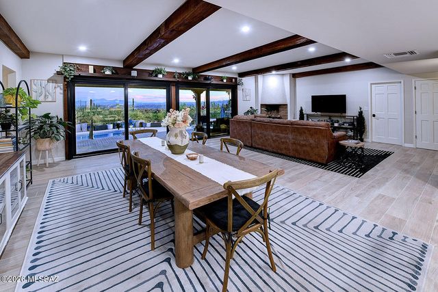 6835 N Los Leones Drive, Tucson, AZ 85718