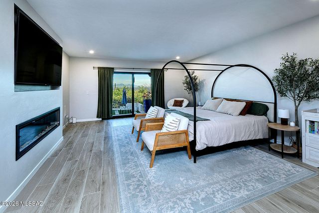 6835 N Los Leones Drive, Tucson, AZ 85718