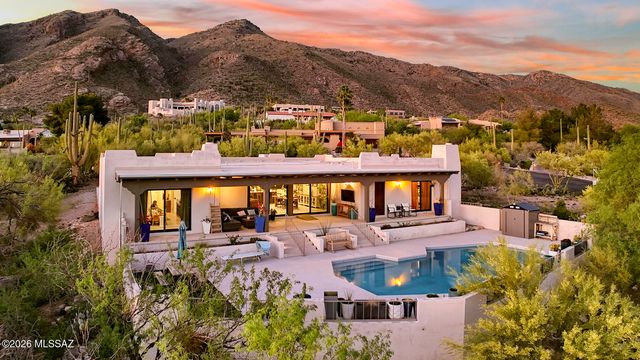 6835 N Los Leones Drive, Tucson, AZ 85718