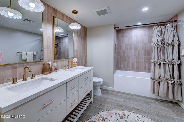 6835 N Los Leones Drive, Tucson, AZ 85718