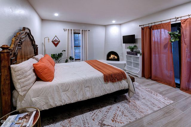 6835 N Los Leones Drive, Tucson, AZ 85718