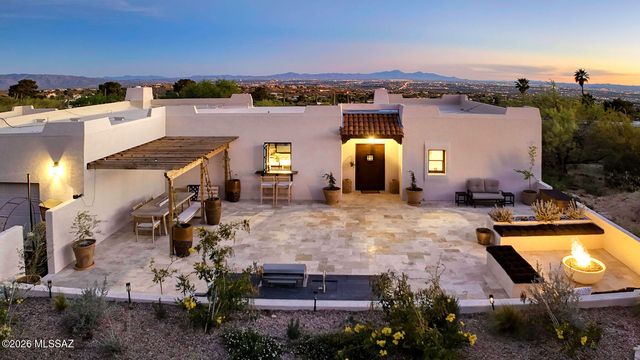 6835 N Los Leones Drive, Tucson, AZ 85718