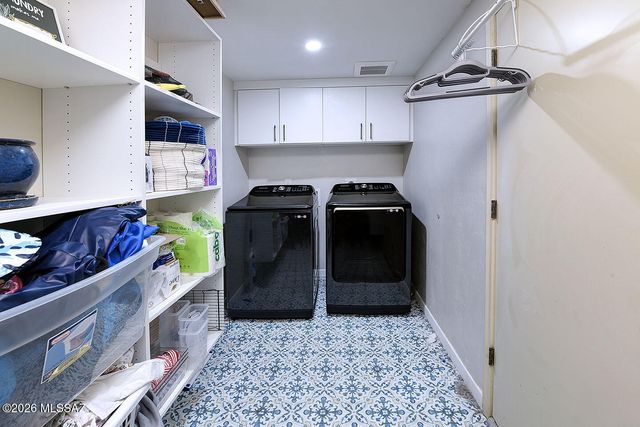 6835 N Los Leones Drive, Tucson, AZ 85718