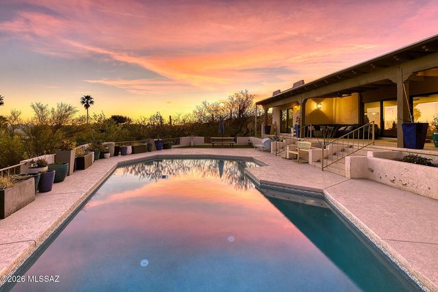 6835 N Los Leones Drive, Tucson, AZ 85718