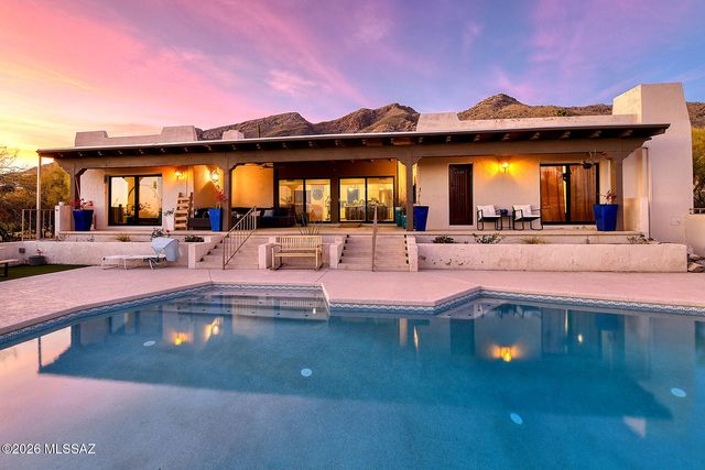 6835 N Los Leones Drive, Tucson, AZ 85718