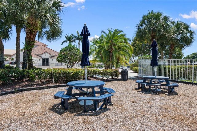 484 Otter Lane N, Jupiter, FL 33458