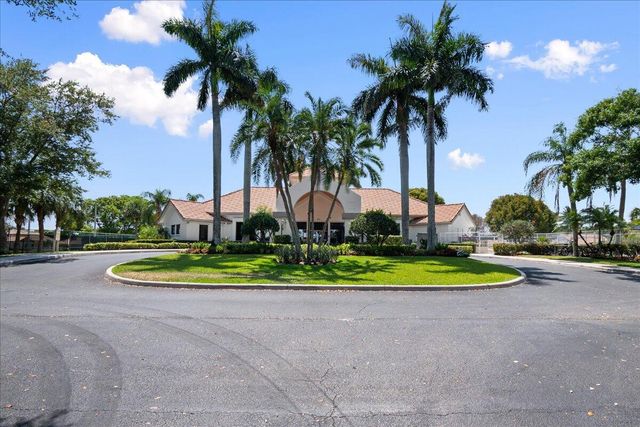 484 Otter Lane N, Jupiter, FL 33458