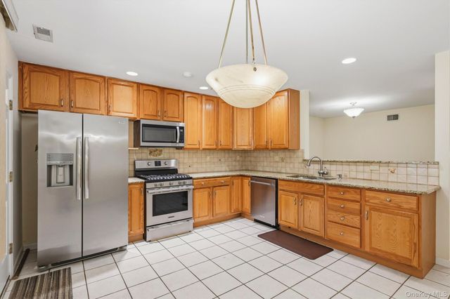 36 Windsor Circle D1, New City, NY 10956