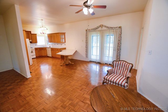 16759 W Burchett Road, Tahlequah, OK 74464