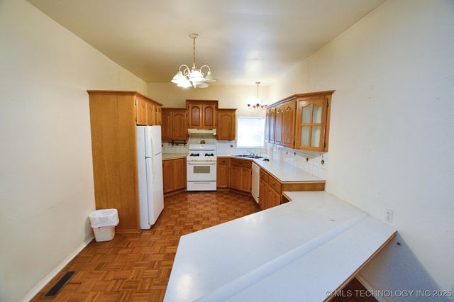 16759 W Burchett Road, Tahlequah, OK 74464