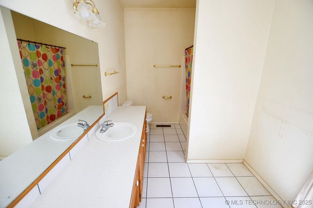 16759 W Burchett Road, Tahlequah, OK 74464