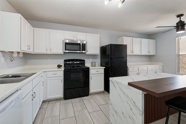 1008 White Dove Drive, Arlington, TX 76017
