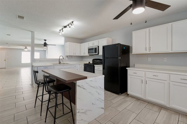 1008 White Dove Drive, Arlington, TX 76017