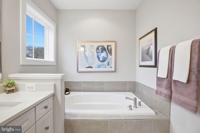 506 COTTAGE STREET, Vienna, VA 22180