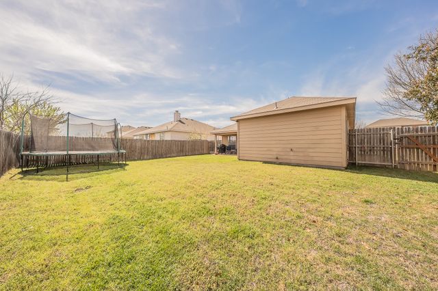 660 Rosario Lane, Fort Worth, TX 76052