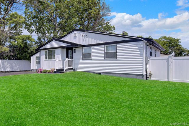 13 W 15th Street, Deer Park, NY 11729