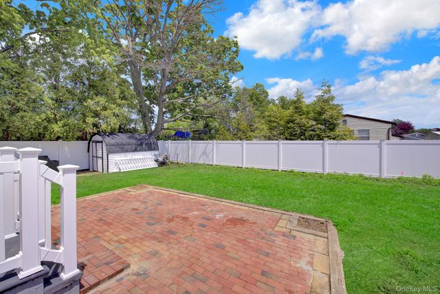 13 W 15th Street, Deer Park, NY 11729