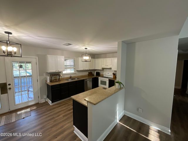 15526 Omas Road, Vancleave, MS 39565