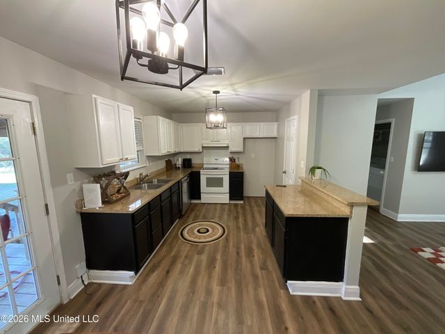 15526 Omas Road, Vancleave, MS 39565