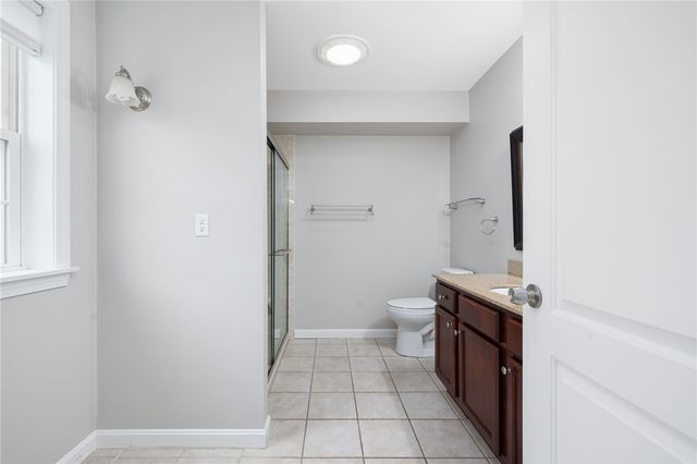 2 Gray Coach Lane 202, Cranston, RI 02921