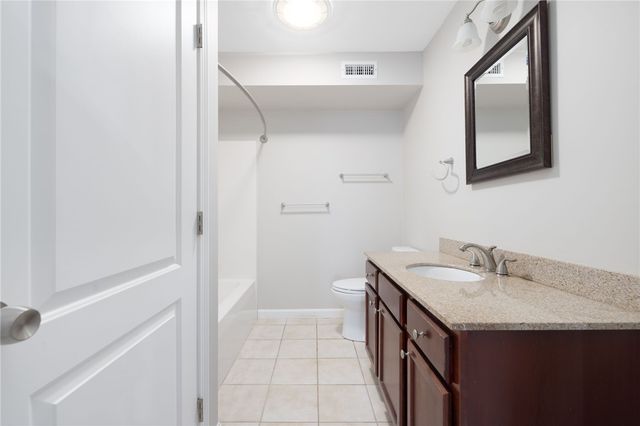 2 Gray Coach Lane 202, Cranston, RI 02921