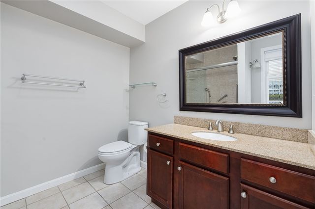 2 Gray Coach Lane 202, Cranston, RI 02921