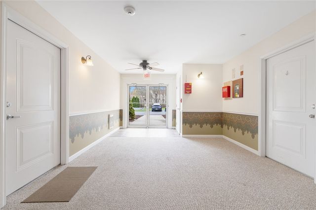 2 Gray Coach Lane 202, Cranston, RI 02921