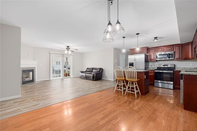 2 Gray Coach Lane 202, Cranston, RI 02921