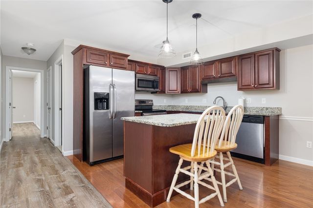 2 Gray Coach Lane 202, Cranston, RI 02921