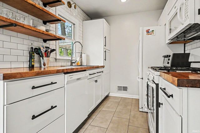 3506 Chevy Chase, South Bend, IN 46615
