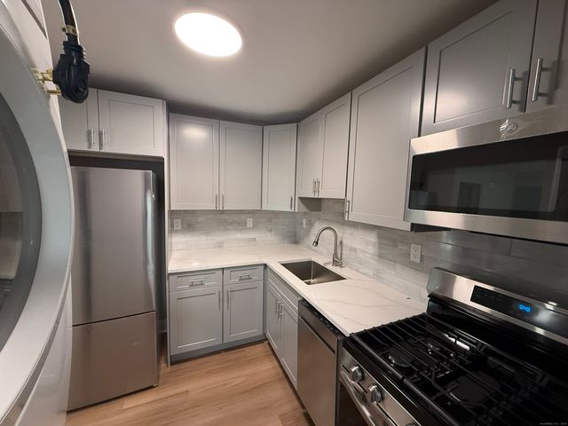 50 Greenhouse Road 42A, Bridgeport, CT 06606