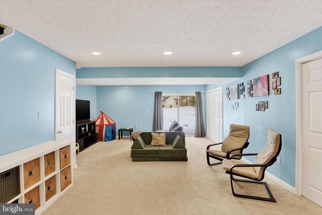 305 SADDLE RIDGE CT, Harrisburg, PA 17110